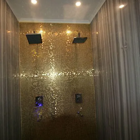Crown City Luxury Apartment Avsallar